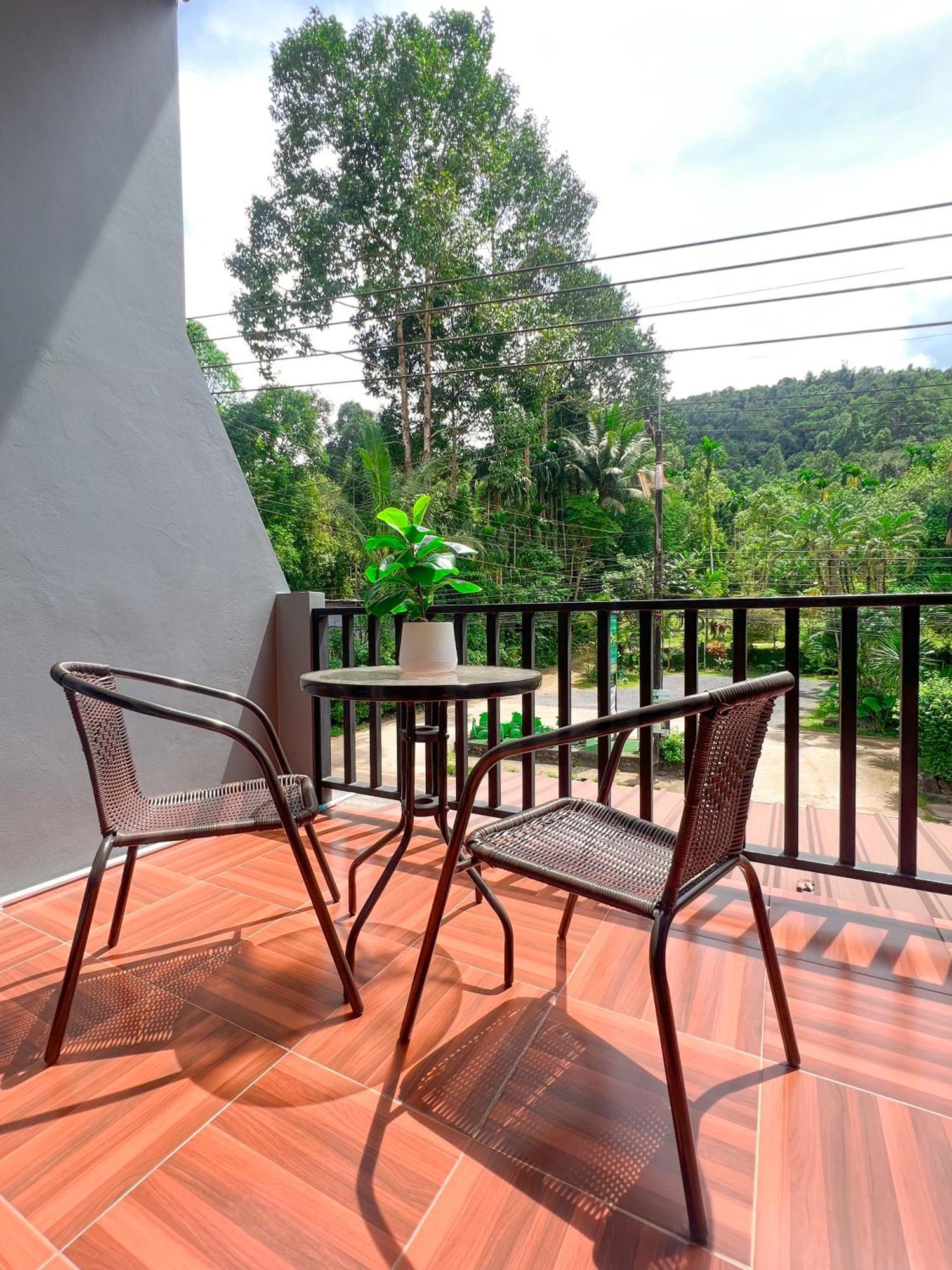 Private Room With Share Bathroom At Little Wild House Khaosok Khao Sok National Park Exterior photo
