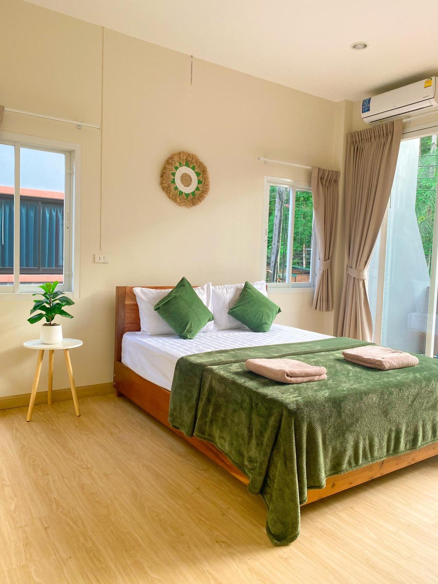 Private Room With Share Bathroom At Little Wild House Khaosok Khao Sok National Park Exterior photo